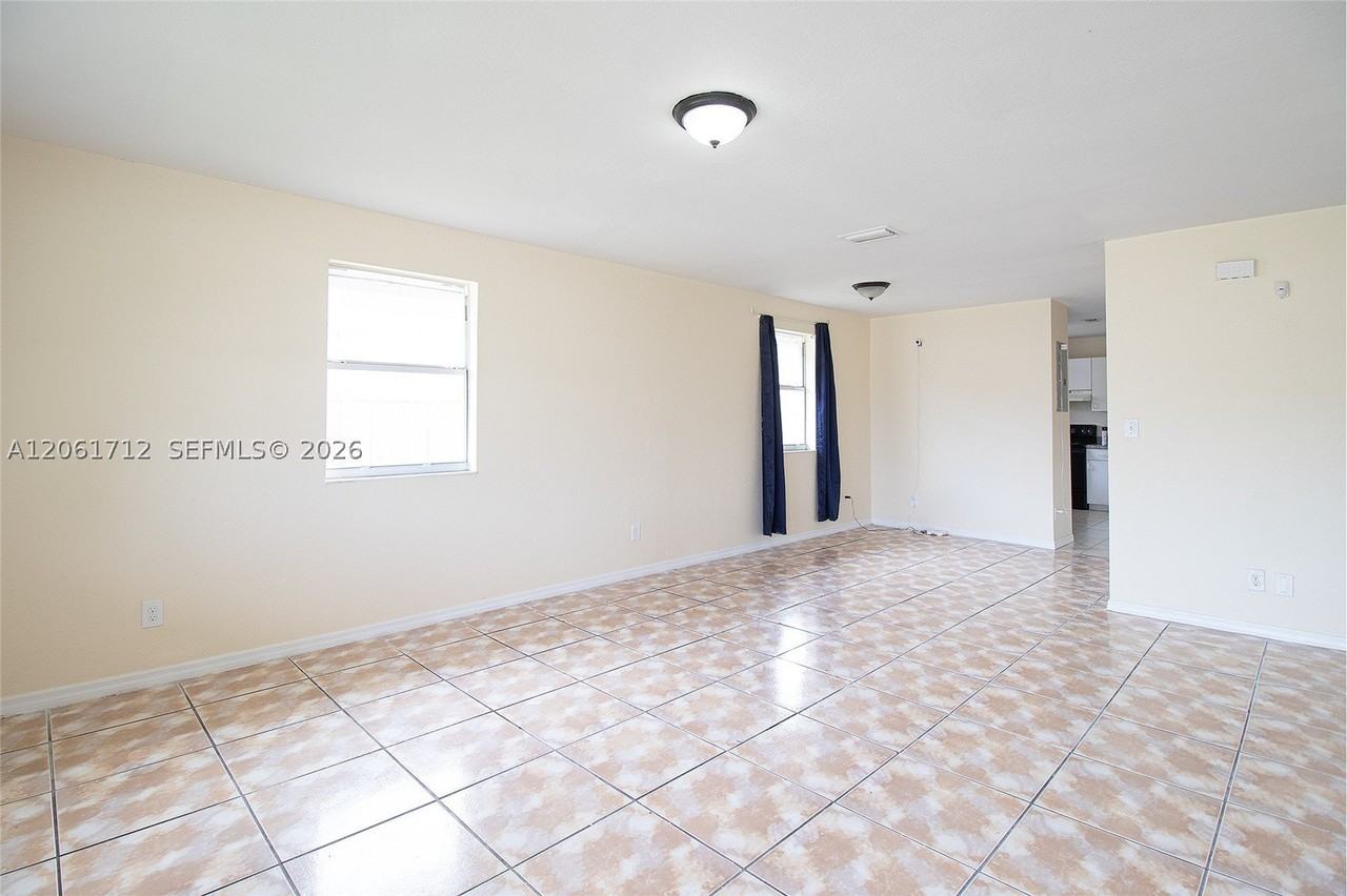 455 Nw 14th St - Photo 5 of 31