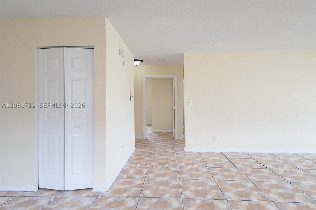 455 Nw 14th St - Photo 6 of 31