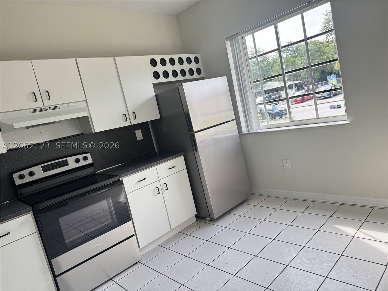 11810 Ne 19th Dr #5 - Photo 4 of 16
