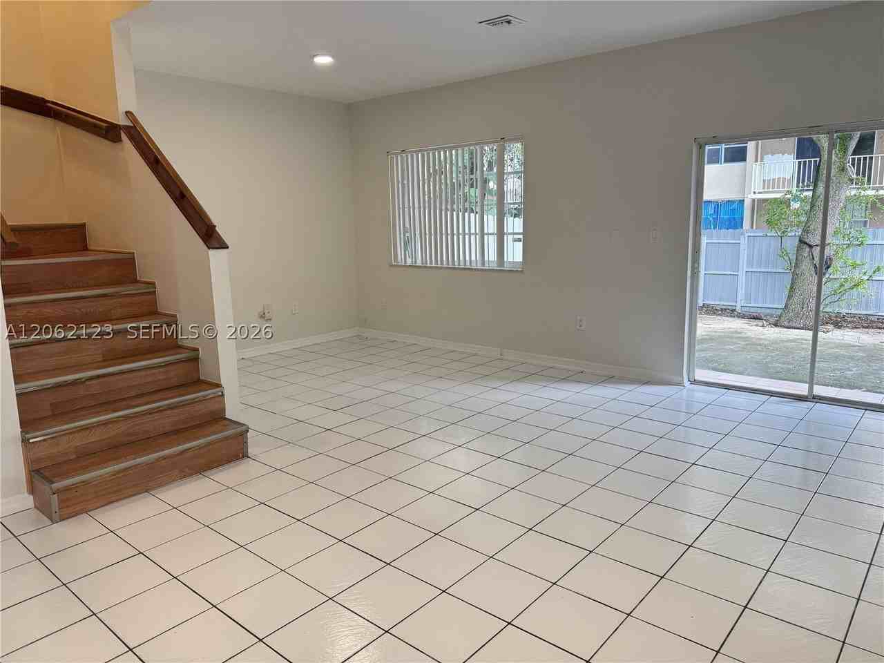 11810 Ne 19th Dr #5 - Photo 5 of 16