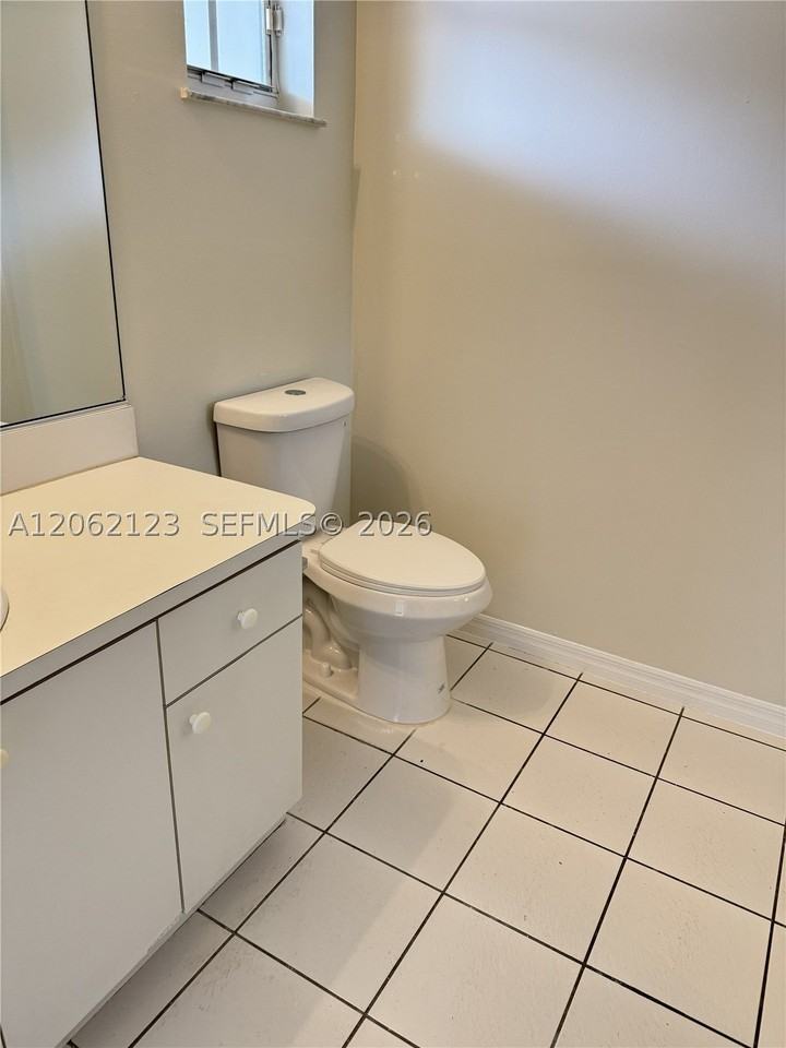 11810 Ne 19th Dr #5 - Photo 6 of 16