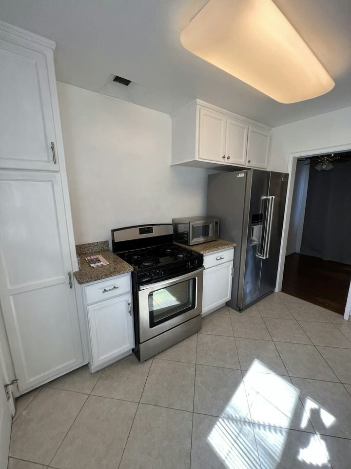 7400 Midfield Avenue - Photo 3 of 11