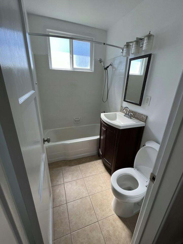 7400 Midfield Avenue - Photo 5 of 11