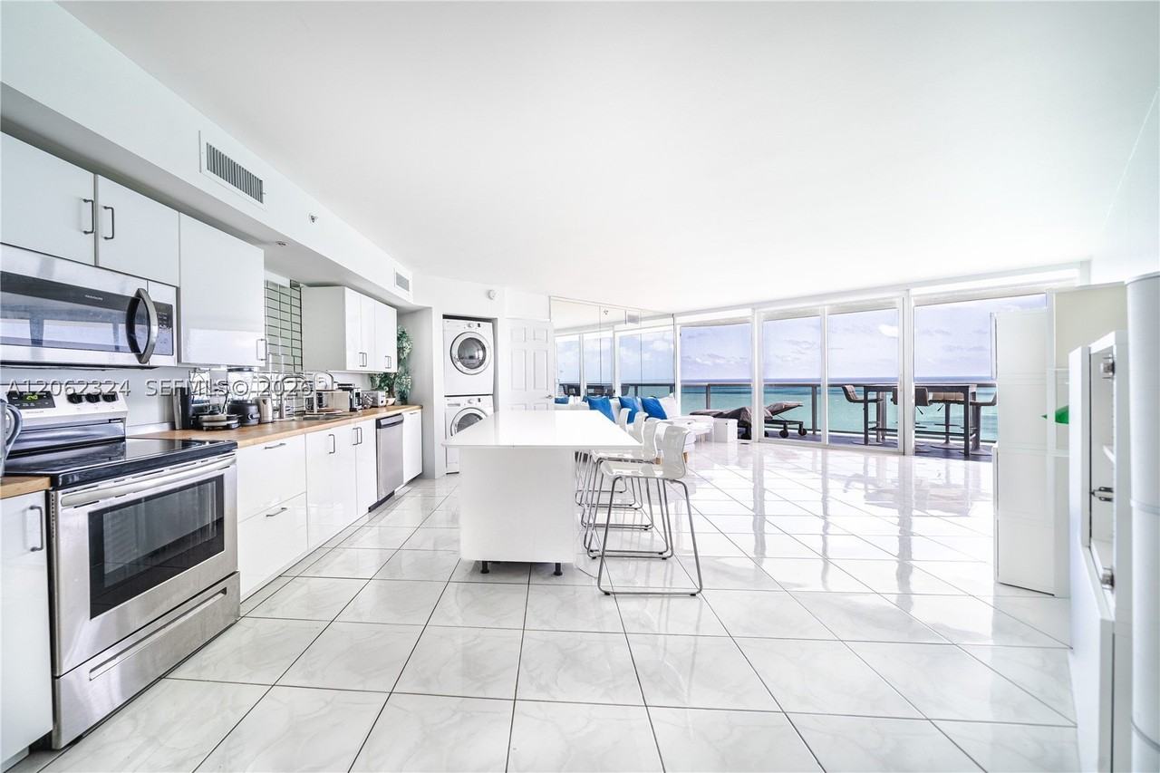 6301 Collins Ave #2802 - Photo 7 of 28