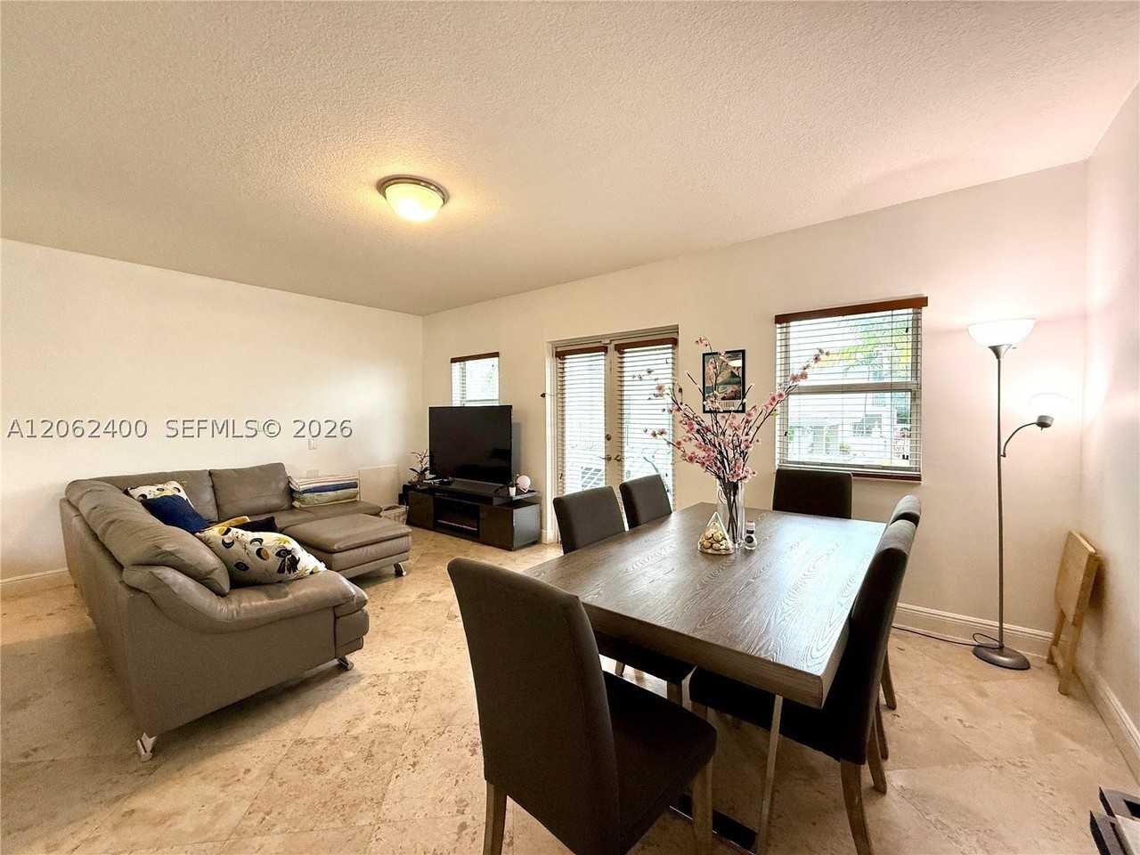 1033 Sw 9th Ct #M2 - Photo 7 of 23