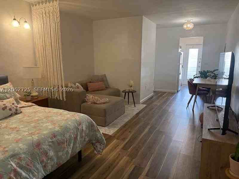 655 Meridian Ave #8 - Photo 6 of 7