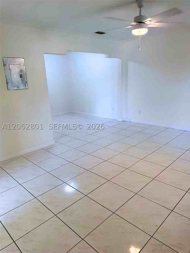 672 Ne 130th St #672 - Photo 4 of 17