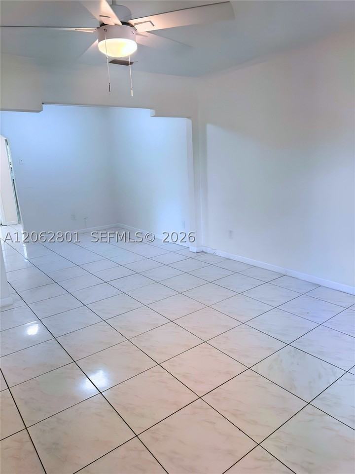 672 Ne 130th St #672 - Photo 5 of 17