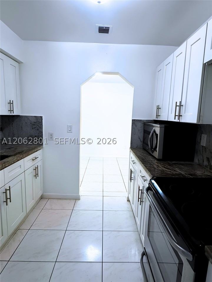 672 Ne 130th St #672 - Photo 7 of 17