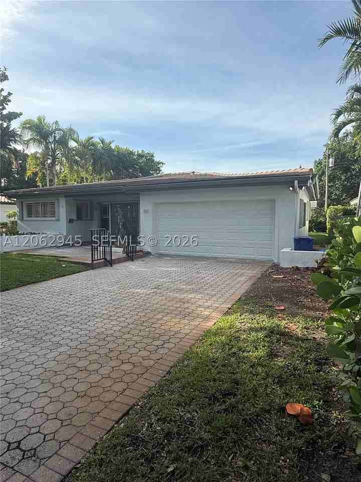1532 Trillo Ave - Photo 3 of 16