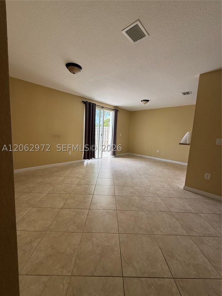 3064 Se 1st Dr #7 - Photo 2 of 12