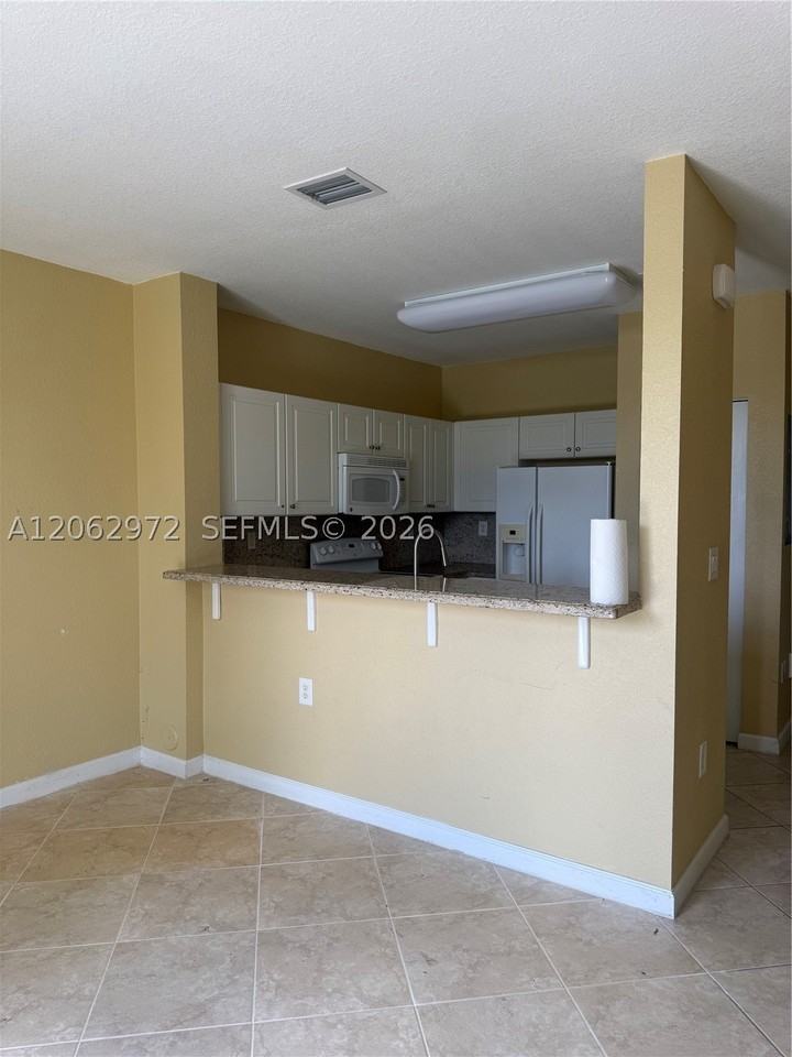 3064 Se 1st Dr #7 - Photo 3 of 12