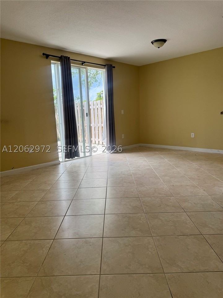 3064 Se 1st Dr #7 - Photo 4 of 12