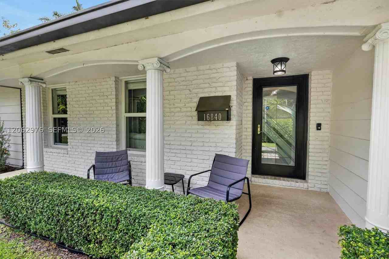 16840 Sw 87th Ave - Photo 5 of 50