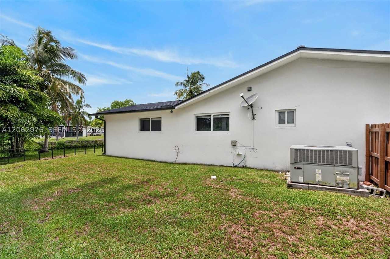 16840 Sw 87th Ave - Photo 7 of 50