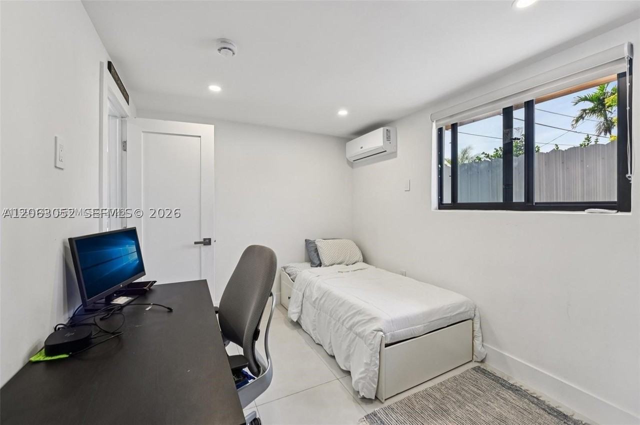 5152 Sw 6th St #B - Photo 3 of 7