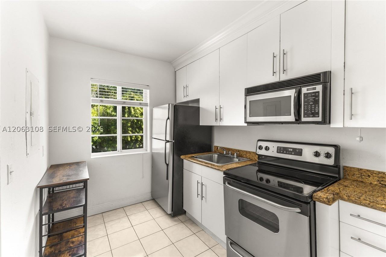 1241 14th St #9 - Photo 3 of 19