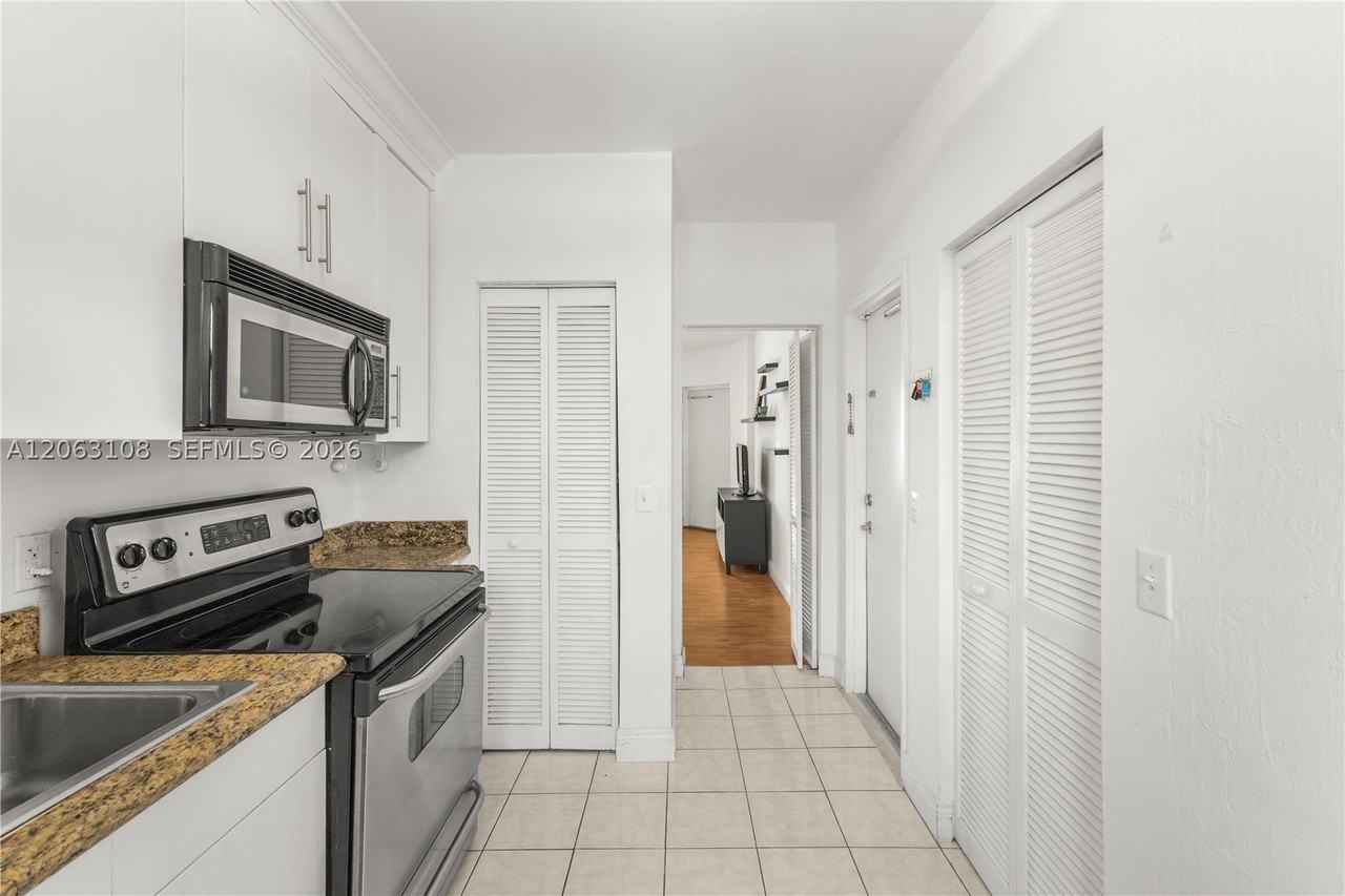 1241 14th St #9 - Photo 4 of 19