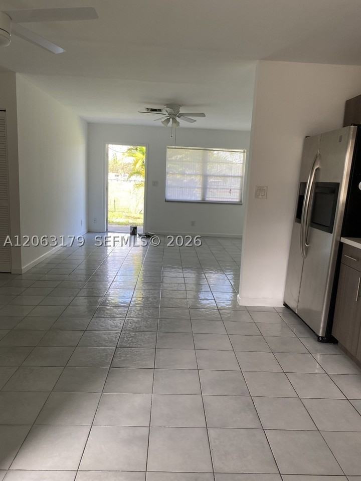 3435 Sw 62nd Way #B - Photo 4 of 4