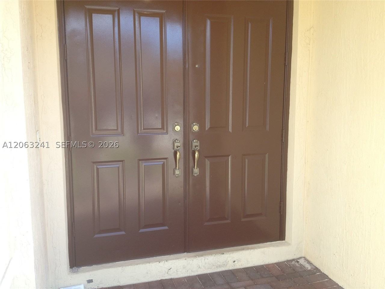 17615 Sw 135th Ave - Photo 4 of 22