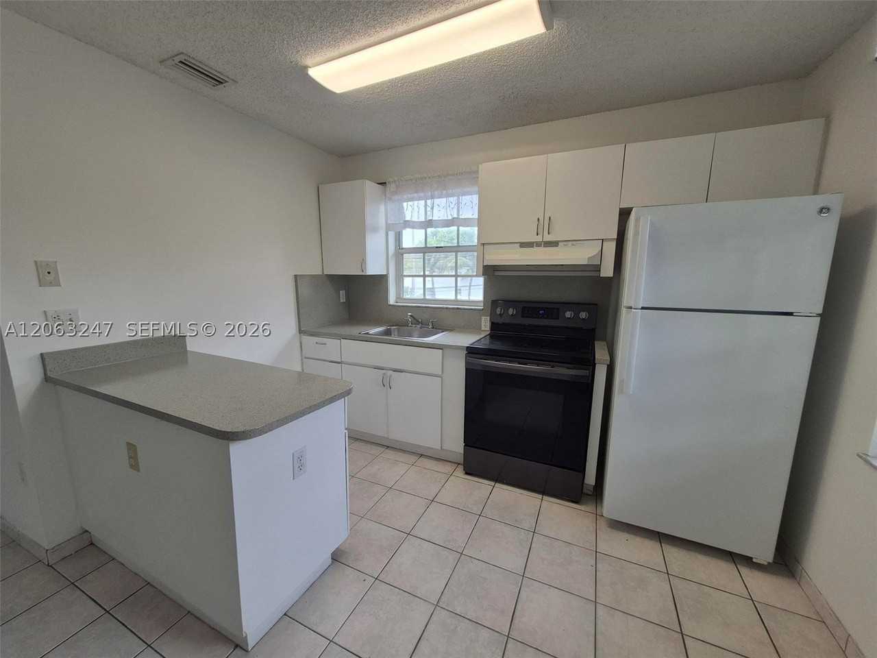 1366 Sw 4th St #3 - Photo 4 of 14