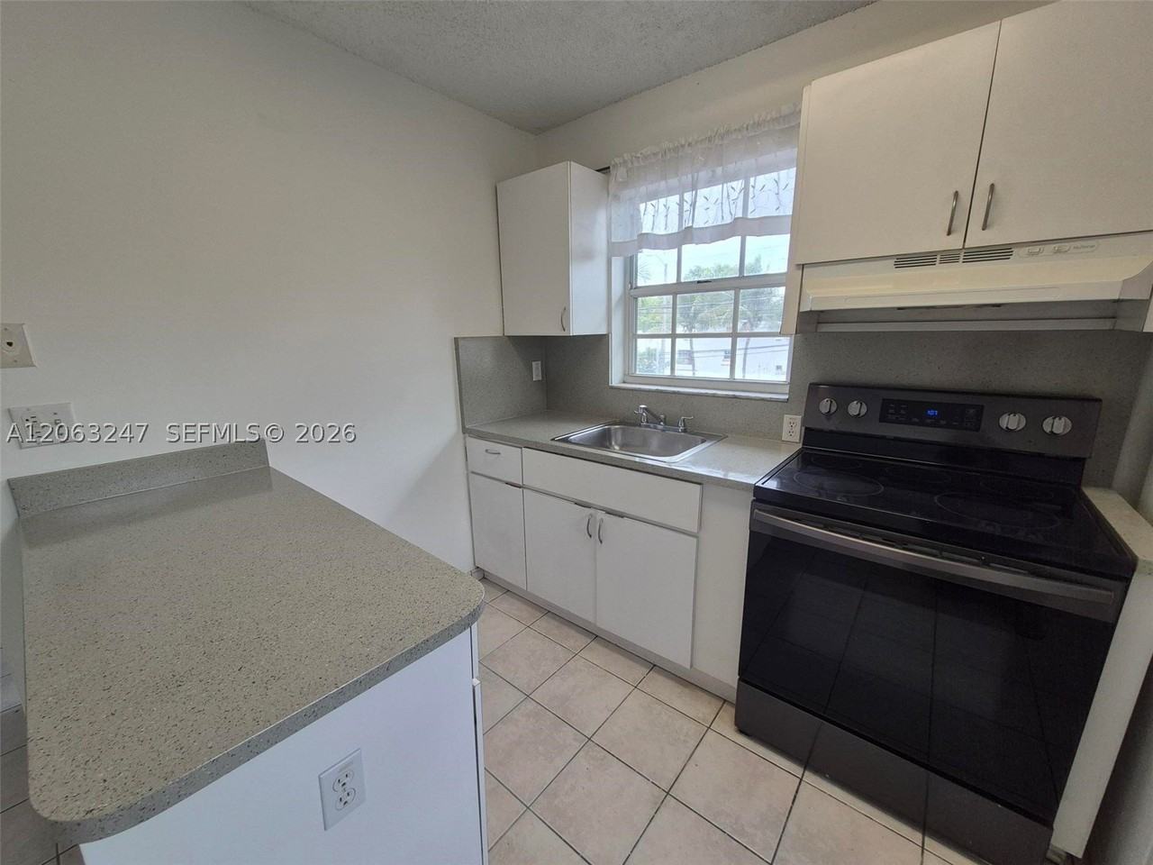 1366 Sw 4th St #3 - Photo 5 of 14
