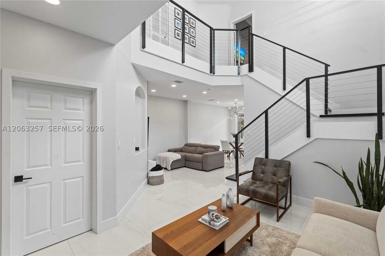 10151 Nw 32nd Ter - Photo 5 of 39