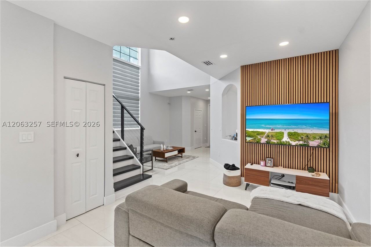 10151 Nw 32nd Ter - Photo 6 of 39