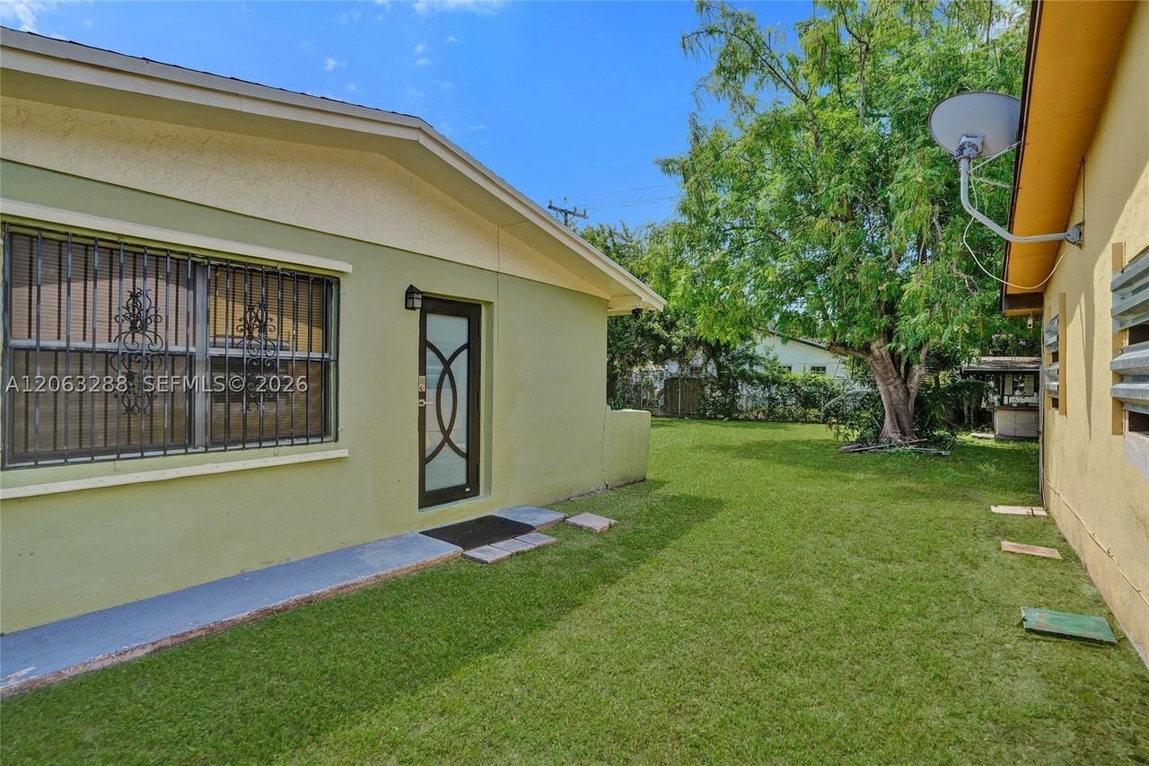 10366 Sw 172nd St - Photo 4 of 31