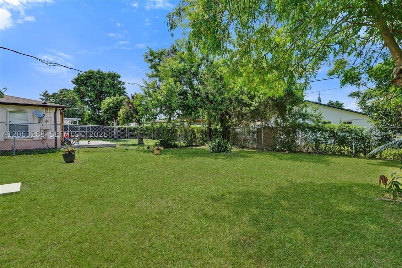 10366 Sw 172nd St - Photo 5 of 31