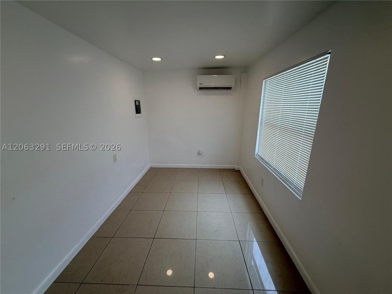 548 Nw 30th St #2 - Photo 3 of 11