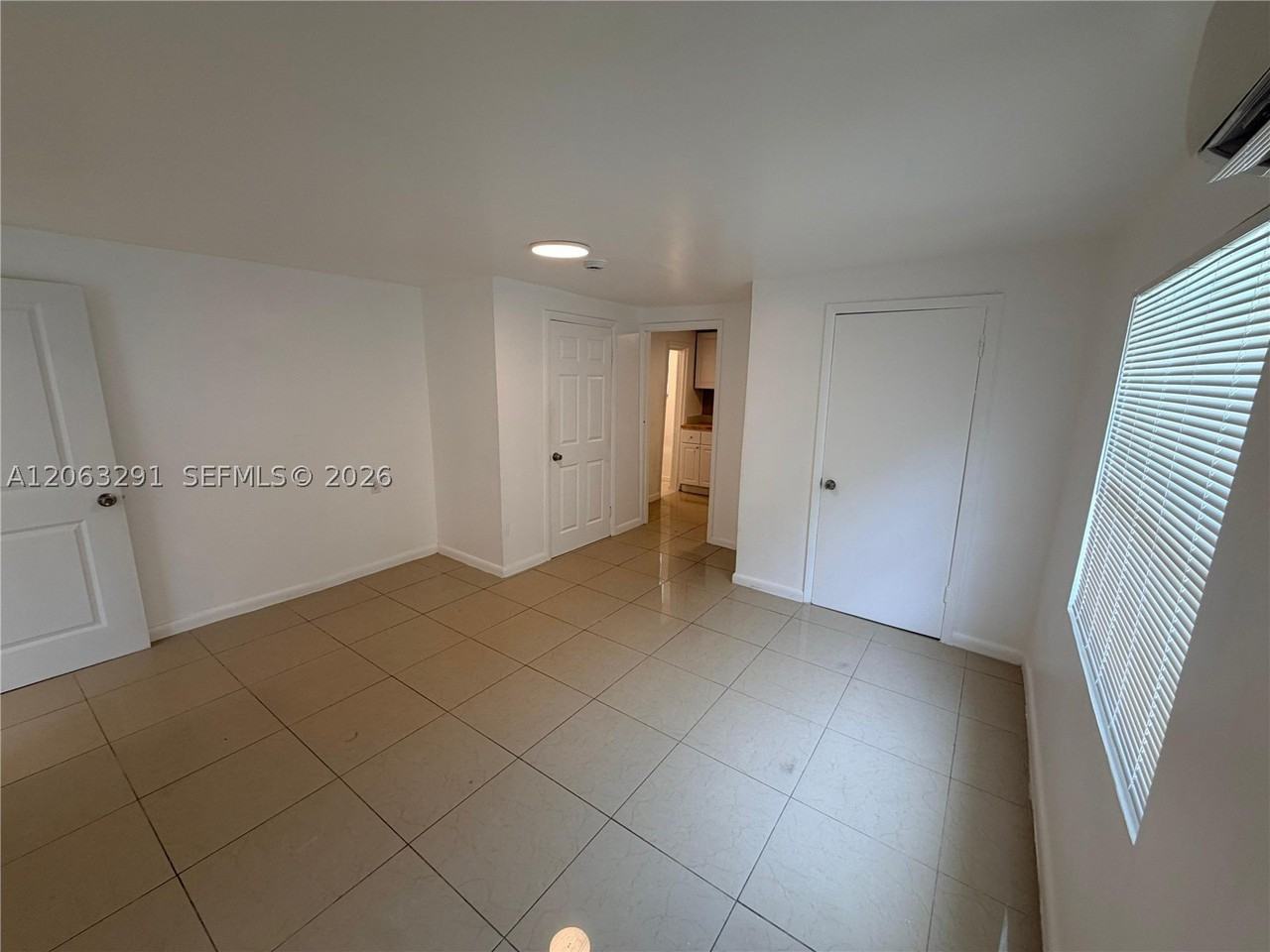 548 Nw 30th St #2 - Photo 7 of 11