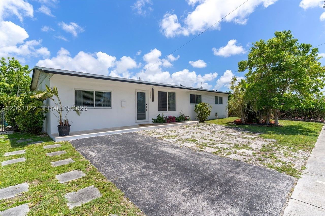 10851 Sw 152nd St - Photo 2 of 25