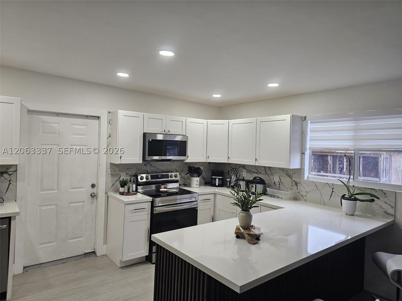 75 Sw 18th Ave - Photo 2 of 27