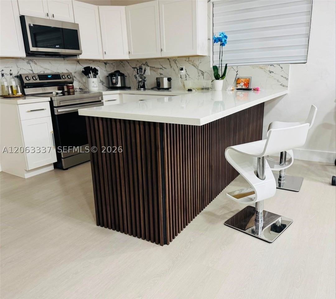 75 Sw 18th Ave - Photo 4 of 27