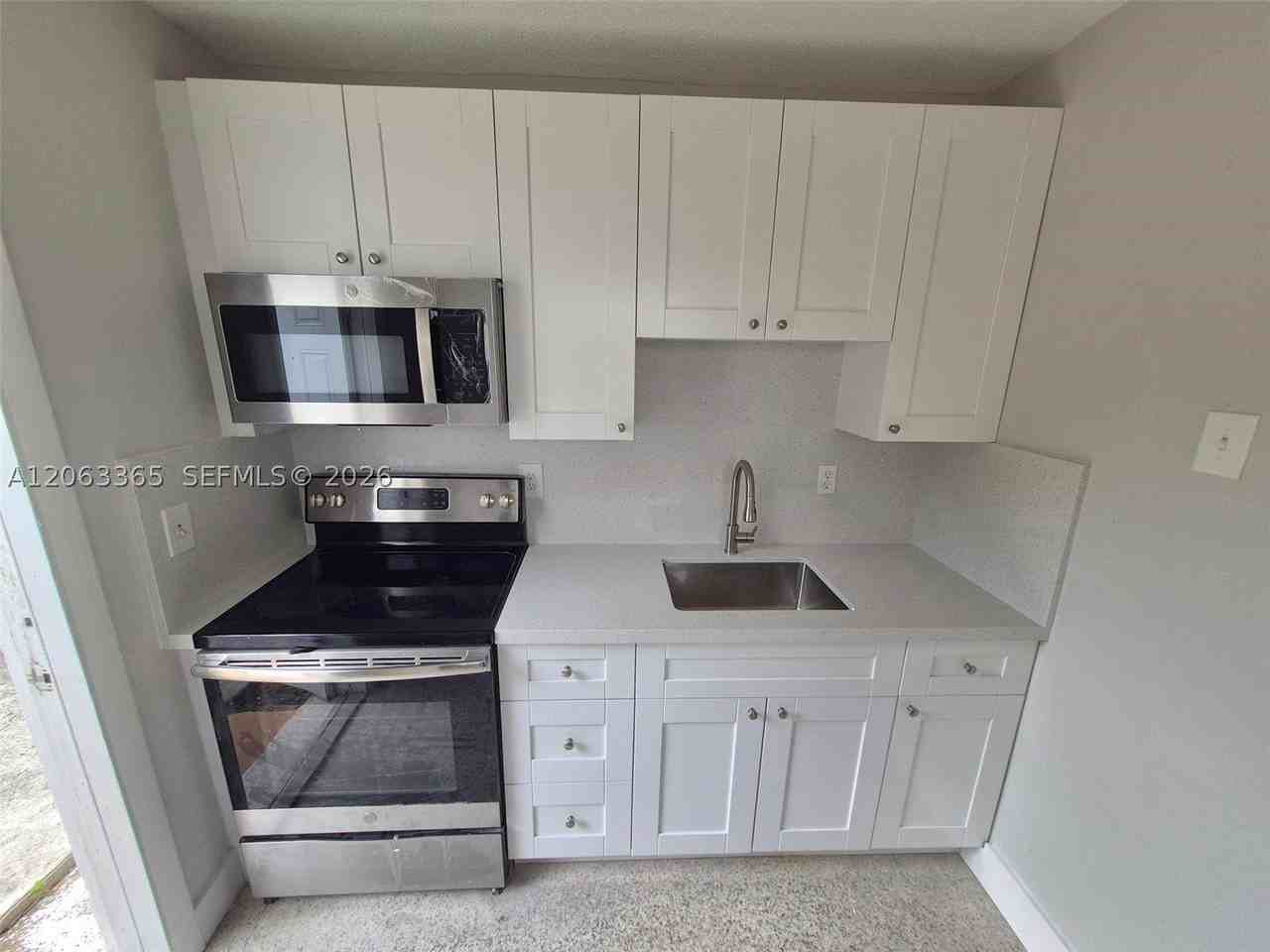 1715 Sw 4th St #1717 - Photo 7 of 16