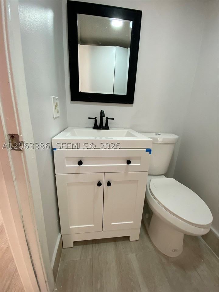 556 Nw 114th Ave #203 - Photo 5 of 21