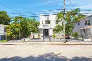 featured image of 128 Nw 9th Ave #7