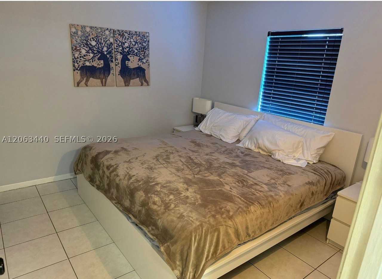 3868 Ne 169th St #402 - Photo 5 of 10