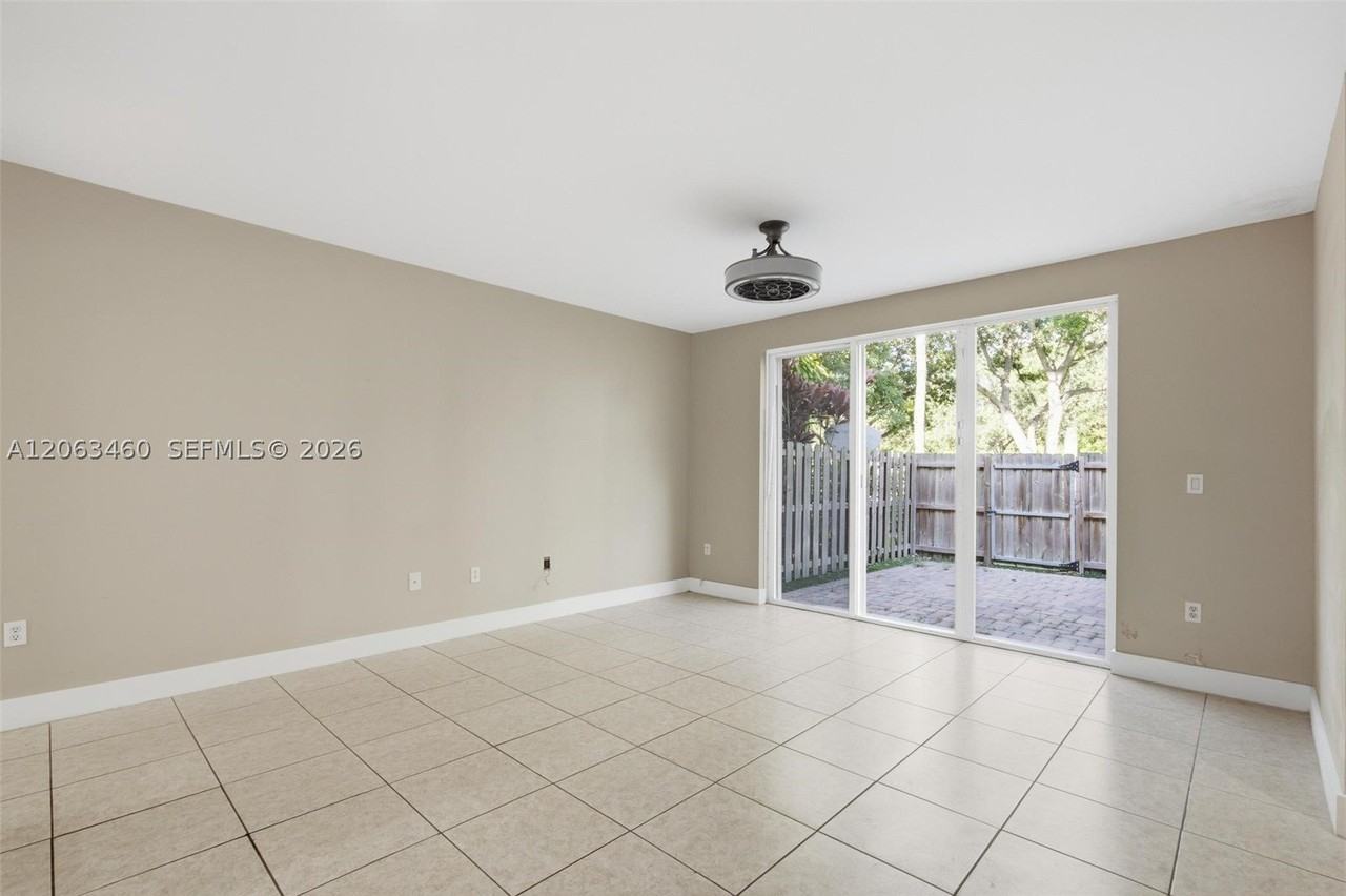 2247 Ne 42nd Ave - Photo 7 of 31