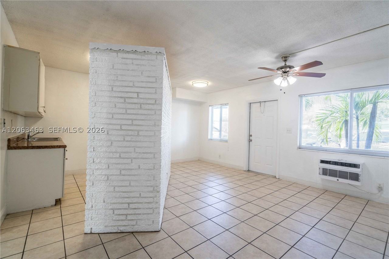 3049 Nw 9th Ave #4 - Photo 3 of 16