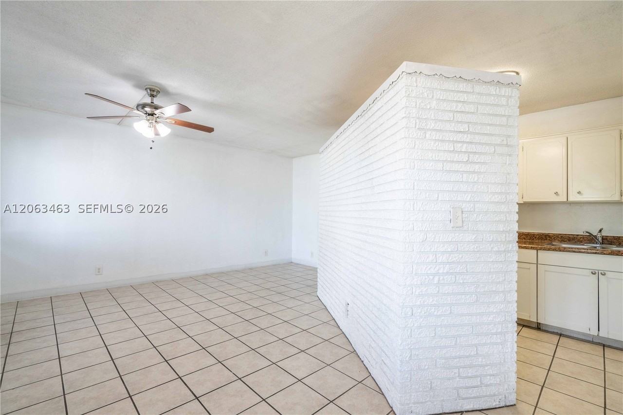 3049 Nw 9th Ave #4 - Photo 4 of 16