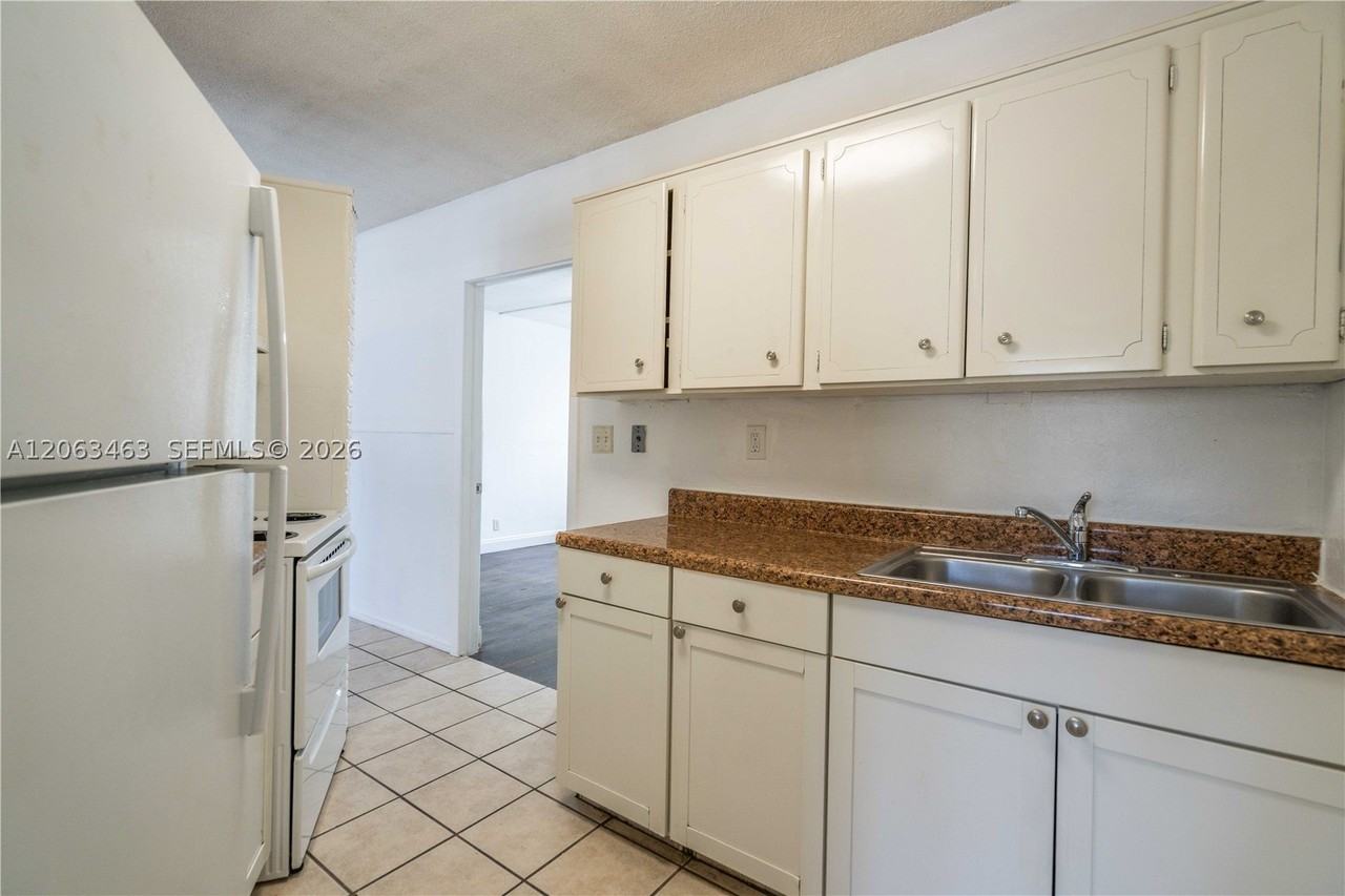 3049 Nw 9th Ave #4 - Photo 6 of 16