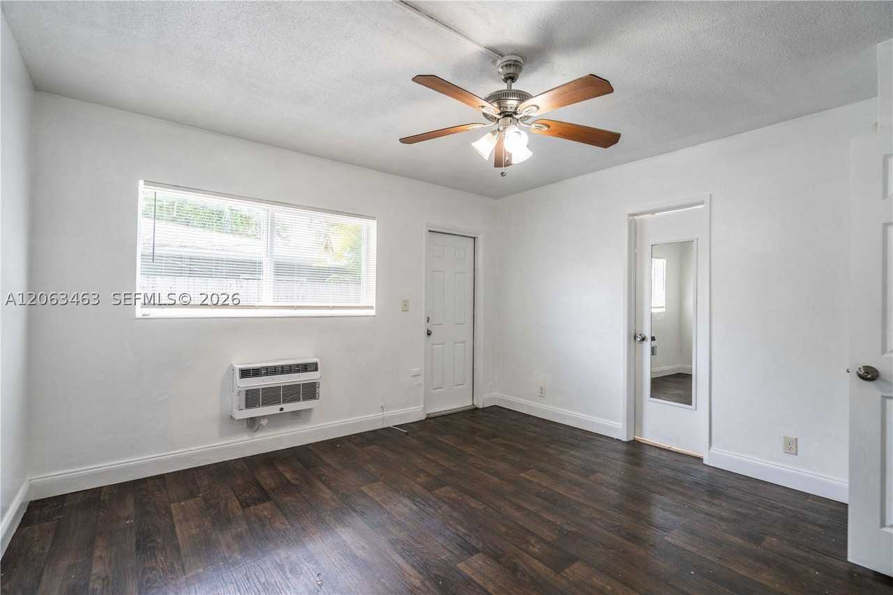 3049 Nw 9th Ave #4 - Photo 7 of 16