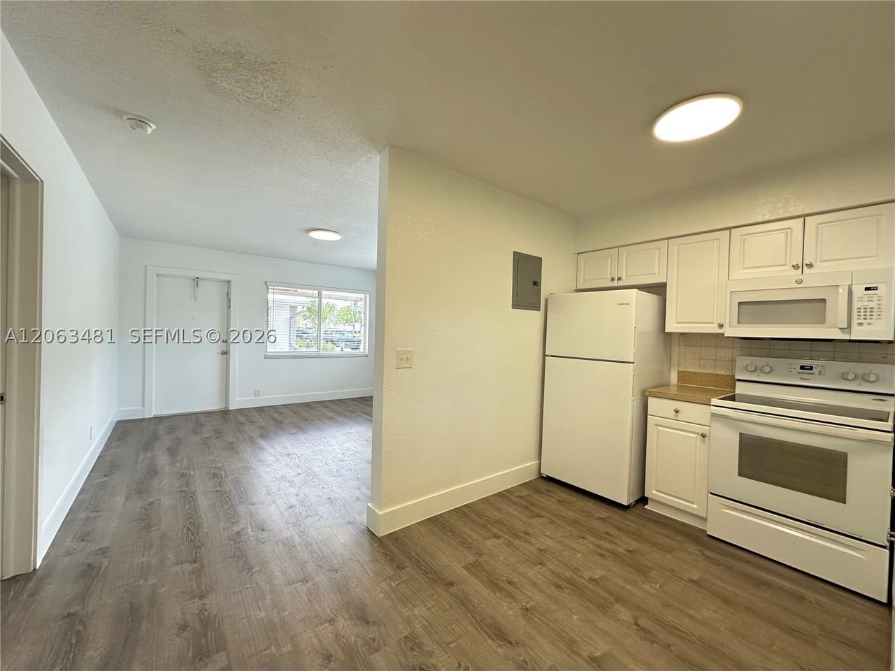 3720 Ne 22nd Ave #12 - Photo 3 of 26
