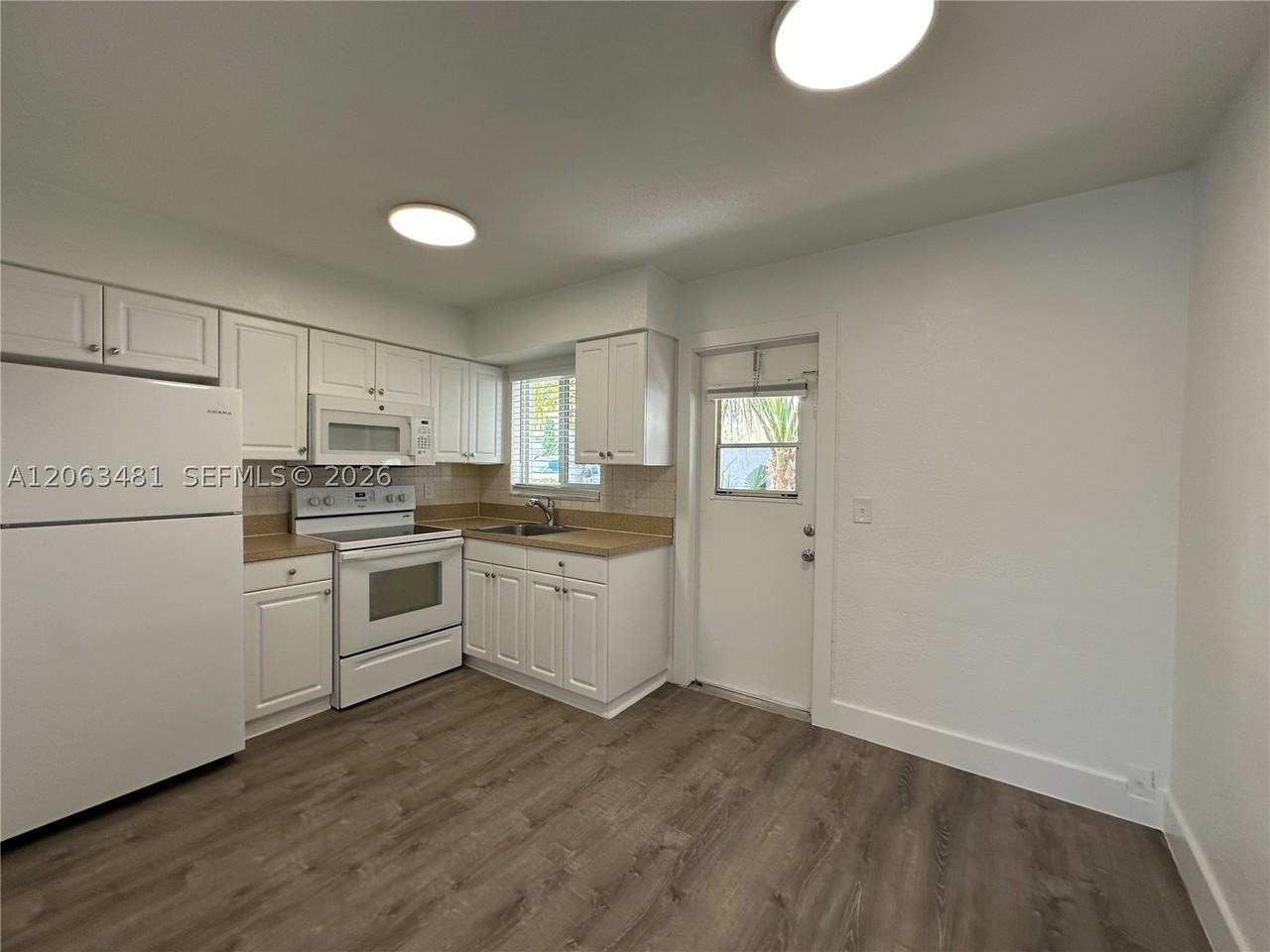 3720 Ne 22nd Ave #12 - Photo 4 of 26