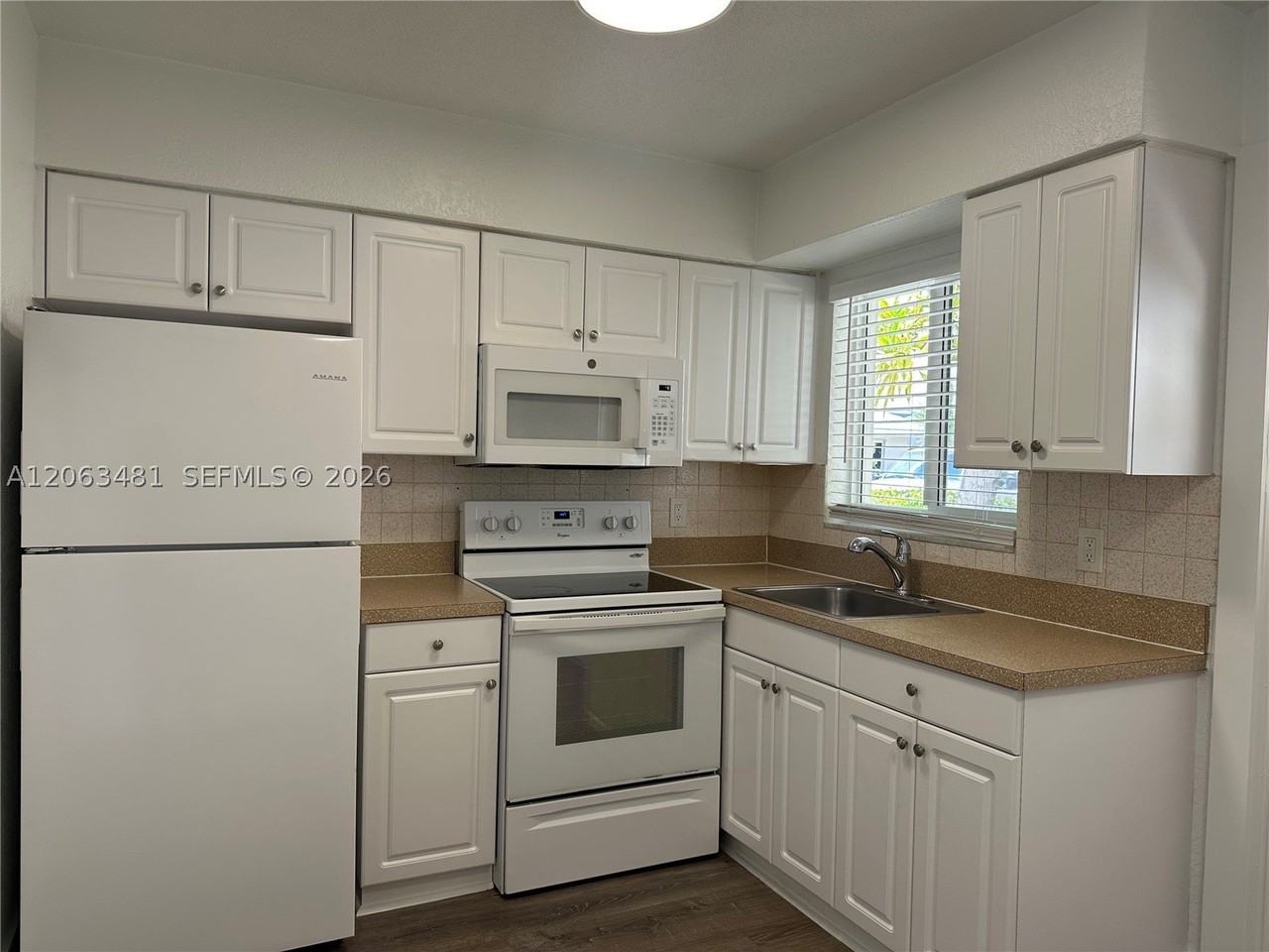 3720 Ne 22nd Ave #12 - Photo 6 of 26