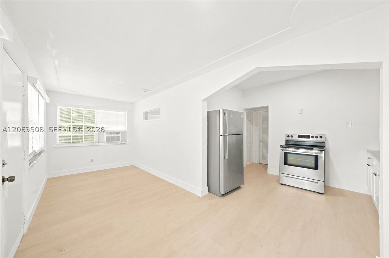 119 Ne 56th St #2 - Photo 2 of 19