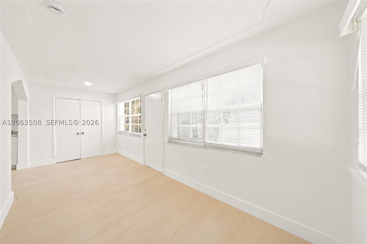 119 Ne 56th St #2 - Photo 3 of 19