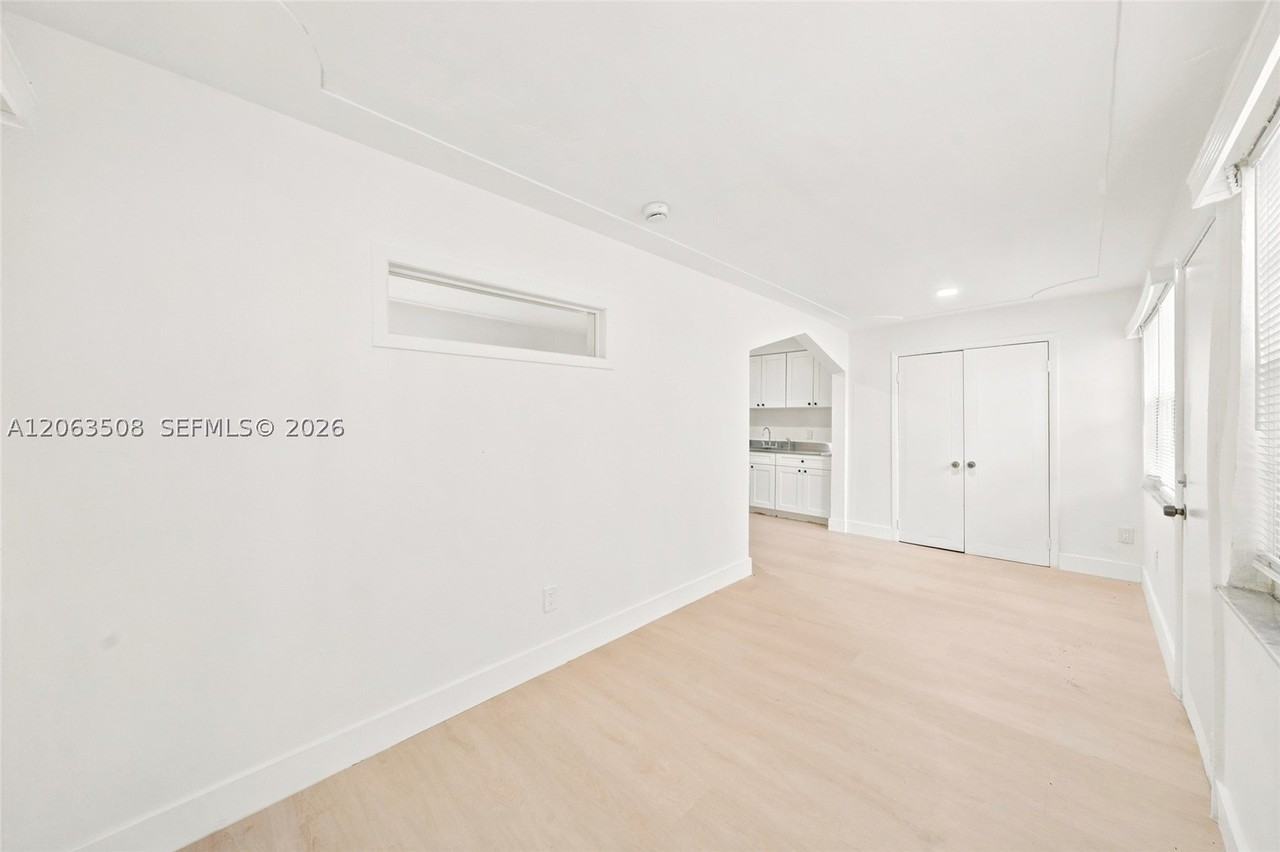 119 Ne 56th St #2 - Photo 4 of 19